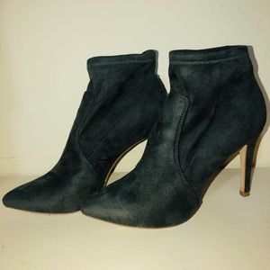 EU38 Vince Camuto Faux Suede Booties